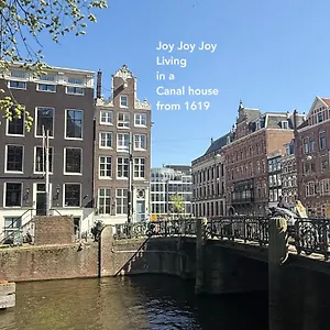 Frühstückspension Two Bedroom In Historic Canalhouse From 1618 - Centre, Amsterdam